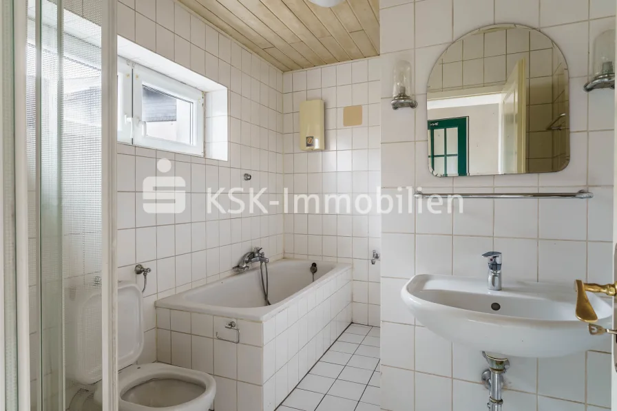 143893 Badezimmer Erdgeschoss