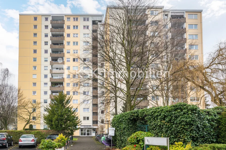 148818 Außenaufnahme  - Wohnung kaufen in Köln / Eil - Sanierungsbedürftige Etagenwohnung mit 3 Zimmern und Balkon.