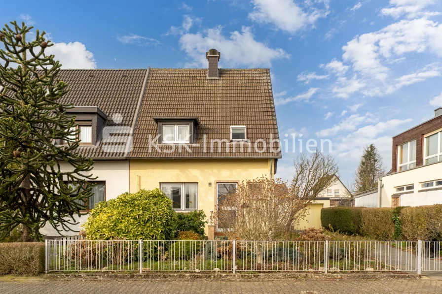 137666 Vorderansicht - Haus kaufen in Erftstadt / Lechenich - Zuhause ist der Ort zum Wohlfühlen.