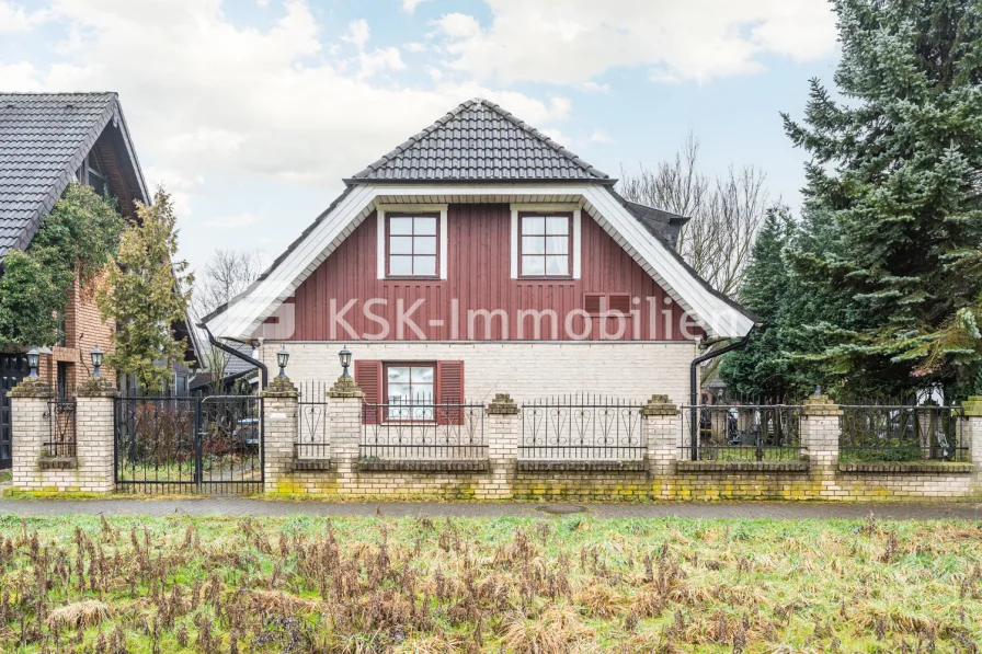 143447 Außenansicht  - Haus kaufen in Köln / Lind - Freistehendes, vermietetes Einfamilienhaus in ruhiger Lage!