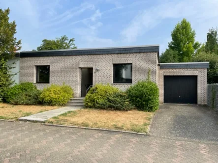 Bungalow aufbaufähig.jpg - Haus kaufen in Köln - ausbaufähiger Bungalow in Bestlage