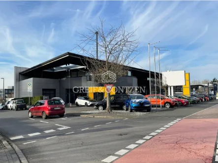 Gebäudeansicht - Halle/Lager/Produktion mieten in Köln - Repräsentatives Autohaus in bester Lage