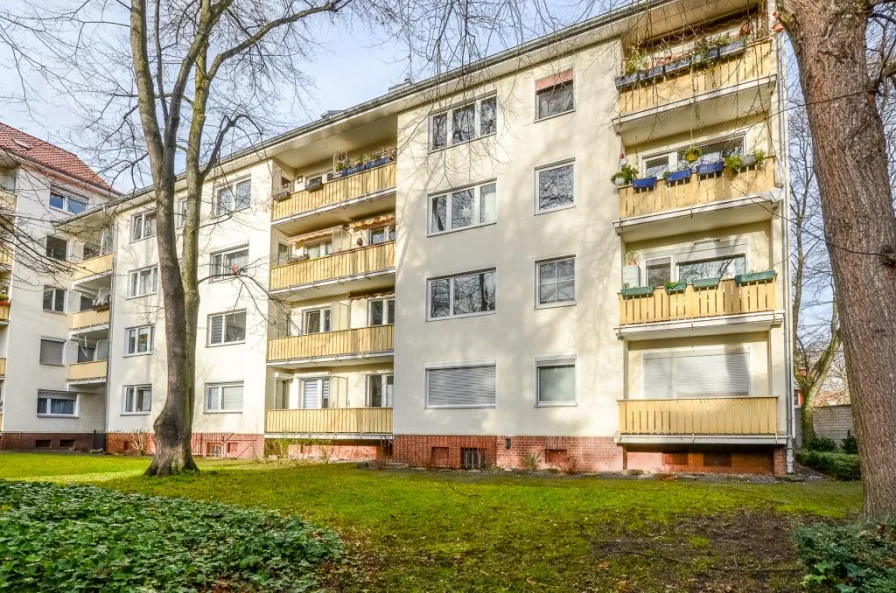 Rückansicht rechts - Wohnung kaufen in Köln - Rheinnähe in Köln-Mülheim * 2022 renovierte 2-Zi.-ETW * 1.OG * Balkon * ca. 51 m² Wohnfl. * Duschbad * Gemeinschaftsgarten