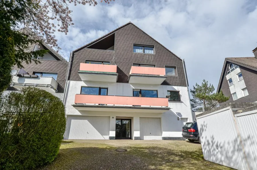 Ansicht - Wohnung mieten in Kürten-Dürscheid - 4-Zimmer-Wohnung in 6-Familienhaus an der Stadtgrenze von Bergisch-Gladbach * 90 m² Wfl. * Wannenbad