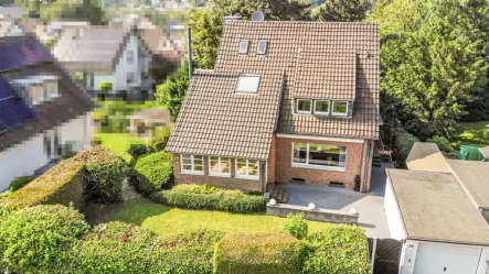 Ansicht - Haus kaufen in Leverkusen - Freihstehendes Einfamilienhaus in Sackgasse * Anbau mit Kamin * Garten * Garage * 227 m² Wohn/Nutzfläche * Einbauküche