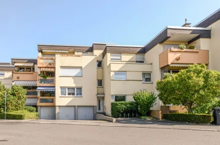 Frontansicht - Wohnung kaufen in Leverkusen - Attraktive 3 Zi. Eigentumswohnung in Rheindorf-Süd mit großer Dachterrasse * ca. 70 m² Wfl. * Einzelgarage * Duschbad 