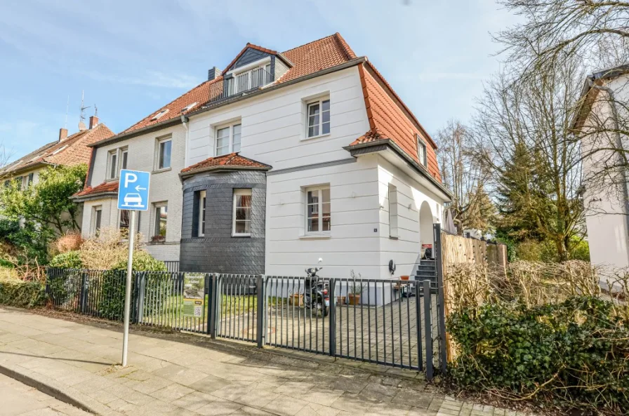 Vorderansicht  - Haus kaufen in Leverkusen-Opladen - Altbau im Landhausstil in ausgezeichneter, citynaher Lage von Opladen* ca. 3 Meter hohe Decken * charmantes Ambiente u.m.