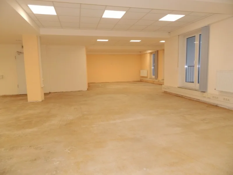  - Büro/Praxis mieten in Lippstadt Kernstadt - Vielseitige Büro- / Praxisfläche, im 1. OG, hell, gepflegt, modern, mit Aufzug und PKW-Stellflächen