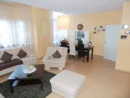 geräumiges Wohnzimmer 2