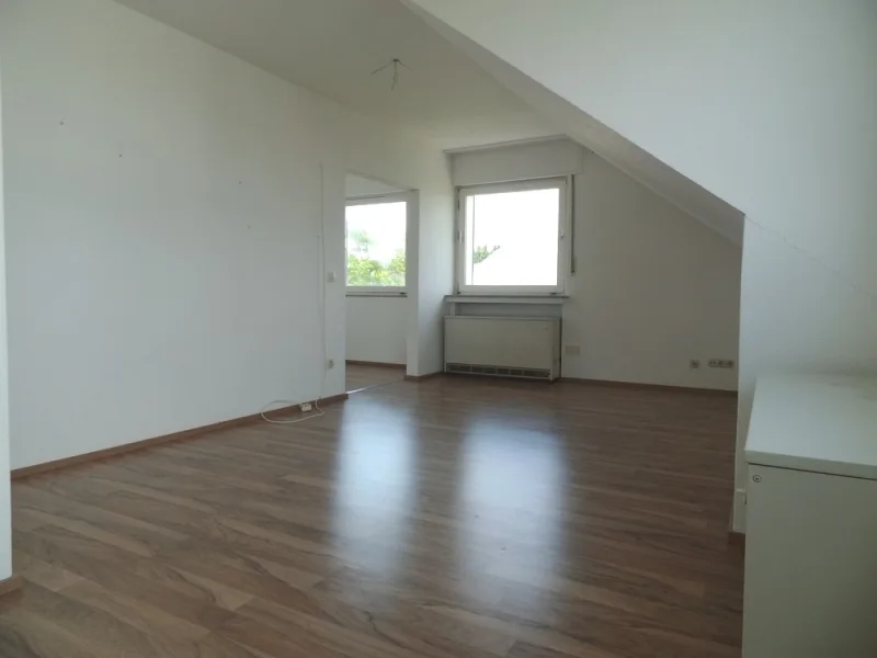  - Wohnung mieten in Lippstadt Kernstadt - Schöne 2-Zimmer-Wohnung, im DG eines 5-Familienhauses, zentral gelegen in Lippstadt-Süd