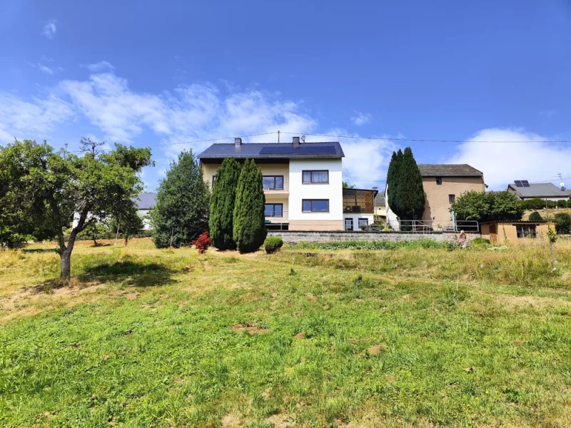 sonniges Grundstück - Haus kaufen in Horath - Ein- bis Zweifamilienhaus mit toller Aussicht, PV-Anlage, Selbstversorger-Garten und Baugrundstück!