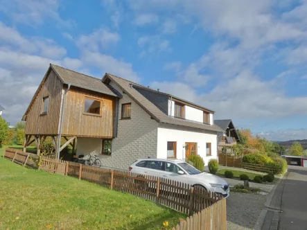 Wohnhaus mit Carport - Haus kaufen in Longkamp - Longkamp: bezugsfertiges 1-2 Familienhaus mit großzügigem Grundstück, Garage und Carport