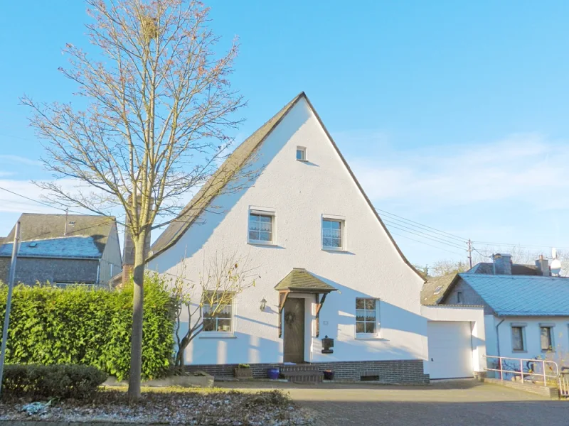 Ostseite - Haus kaufen in Longkamp - Longkamp: Gepflegtes, freistehendes Einfamilienhaus mit Garage und Terrasse!