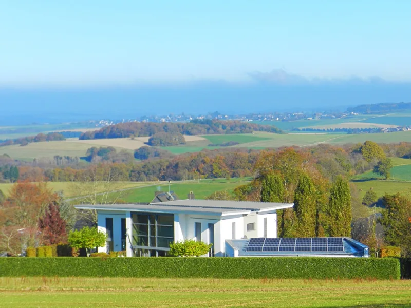 sonnige, exponierte Ortsrandlage mit Fernblick