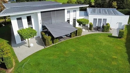 Außenansicht Westseite - Haus kaufen in Bernkastel-Kues - Repräsentative, moderne, energieeffiziente Unternehmervilla mit Fernblick in sonniger Ortsrandlage!