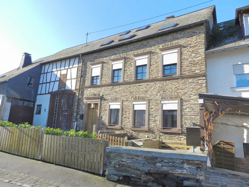 Ehemaliges Bauern- und Winzerhaus - Haus kaufen in Starkenburg - Ehemaliges Bauern- und Winzerhaus mit einem der schönsten Ausblicke auf die Mosel!