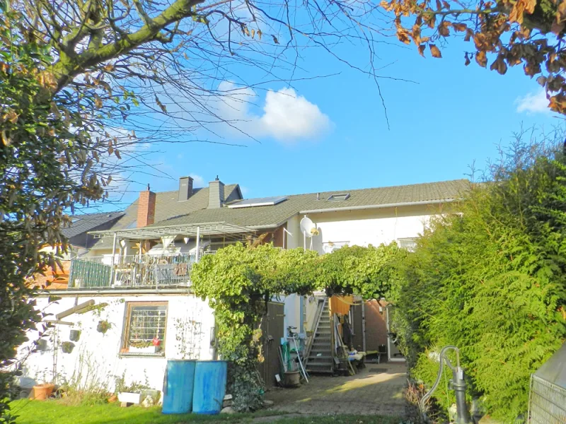 Zweifamilienhaus - Haus kaufen in Wittlich-Bombogen - Zweifamilienhaus mit sonnigen Freisitzen, Garage, Carport und großem Gartengrundstück!