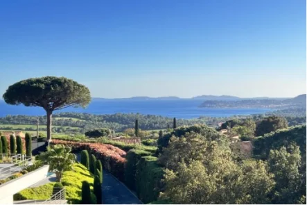  - Haus kaufen in La Croix-Valmer - Top-Villa mit Meerblick und Pool