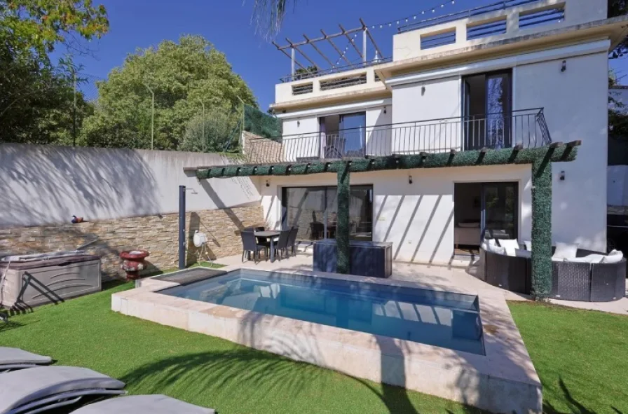  - Haus kaufen in Cannes - Sehr schöne, moderne 5-Zimmer-Villa im Zentrum von Cannes mit Pool und großer Terrasse