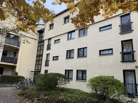 Hausansicht - Zinshaus/Renditeobjekt kaufen in Mainz - Super Kapitalanlage in Mainz-Bretzenheim: 4,5 Zimmer-ETW mit TG-Stellplatz