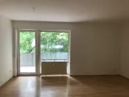 EG rechts, Wohnzimmer mit Balkon