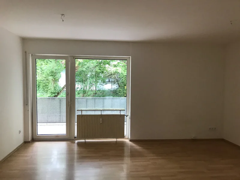 EG rechts, Wohnzimmer mit Balkon