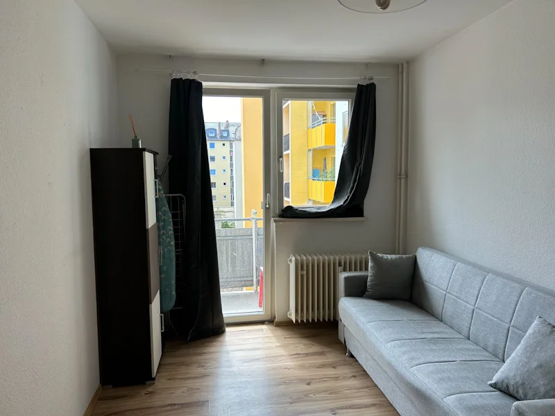 Arbeitszimmer mit Balkon, 3. OG