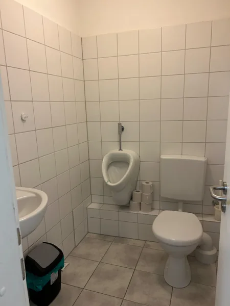 Herren-WC, UG