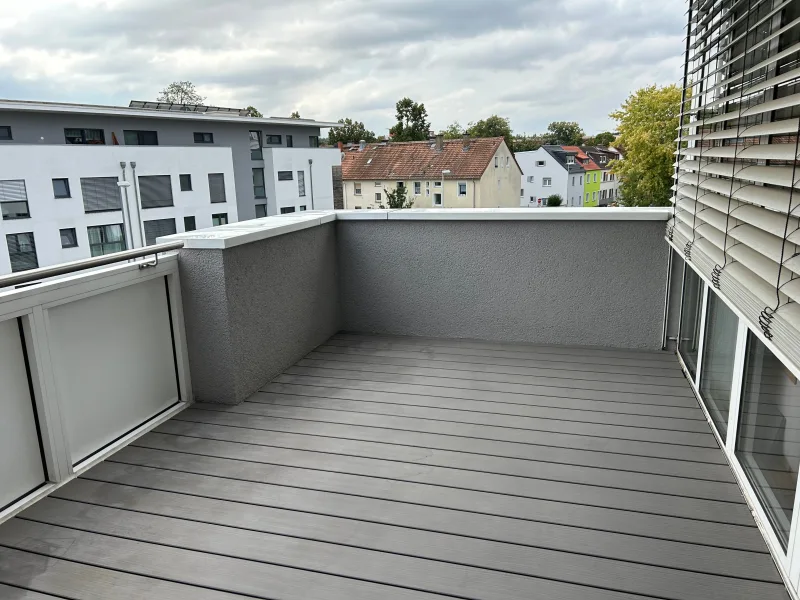 ... zum sonnigen Balkon