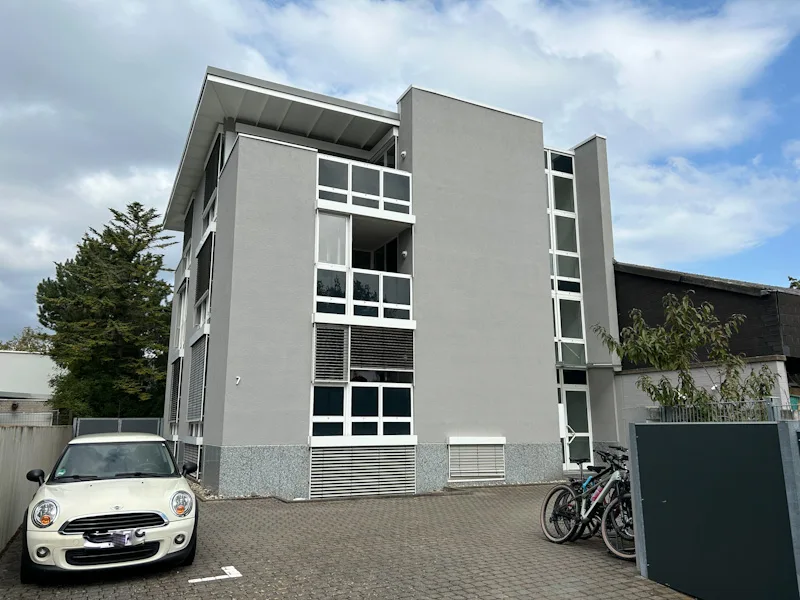 Hausansicht - Wohnung mieten in Mainz - Erstklassige 3 Zimmer-Penthouse-Wohnung mit 2 Balkonen, EBK und Kfz-Stellplatz in Mainz-Oberstadt