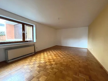 Zimmer 1 - Wohnung mieten in Niederelbert - Niederelbert, Erdgeschosswohnung *VIRTUELLER 360° RUNDGANG AUF ANFRAGE*