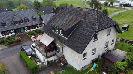 linke Haushälfte auf 241 m² Grundstück - Haus kaufen in Overath , Bergisches Land - Doppelhaushälfte mit ELW am Gestüt Federath (Köln nur 35 km) gelegen