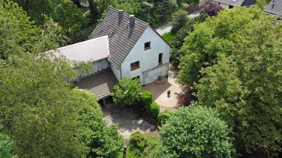 Landhaus mit Scheune und 1.600 m² Naturgarten  - Haus kaufen in Waldbröl - Pferdedorf Happach: Landhaus mit Stall/Scheune - perfekt fürs Landleben