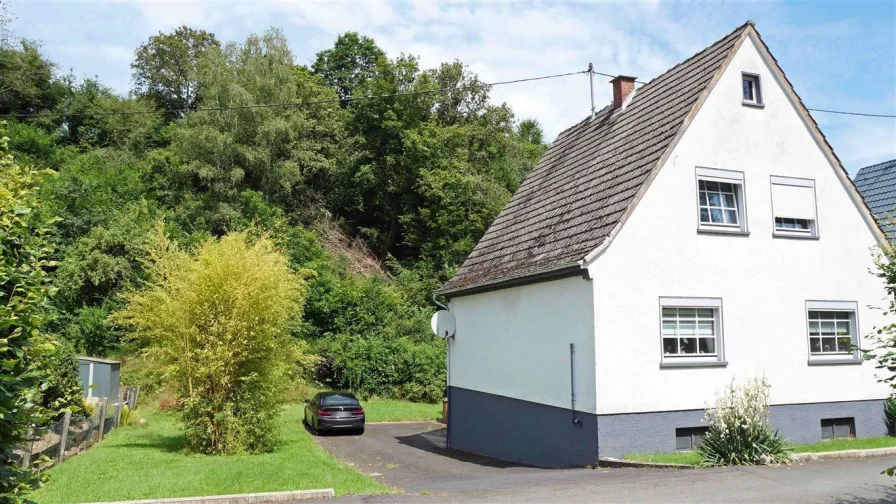 Wohnhaus am Waldrand in Selbach, bei Wissen/Sieg - Haus kaufen in Selbach (Sieg) - Selbach bei Wissen/Sieg: Charmantes 50er Jahre Haus in herrlicher, absolut ruhiger Wohnlage