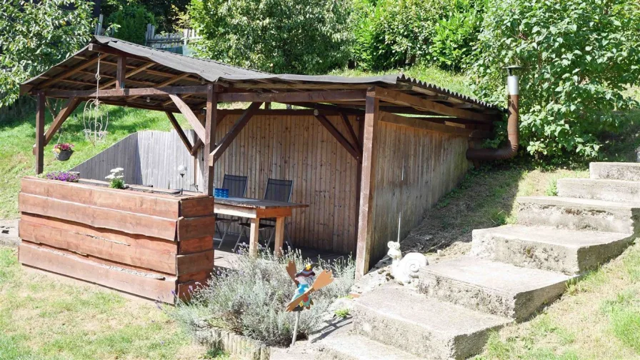 überdachter Grillplatz-/Terrasse mit...