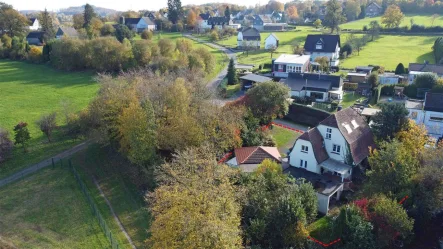 herrliche Ortsrandlage in Reichshof-Brüchermühle - Haus kaufen in Reichshof - Mit viel Charme: Arzthaus mit angebauter Praxis in Reichshof-Brüchermühle