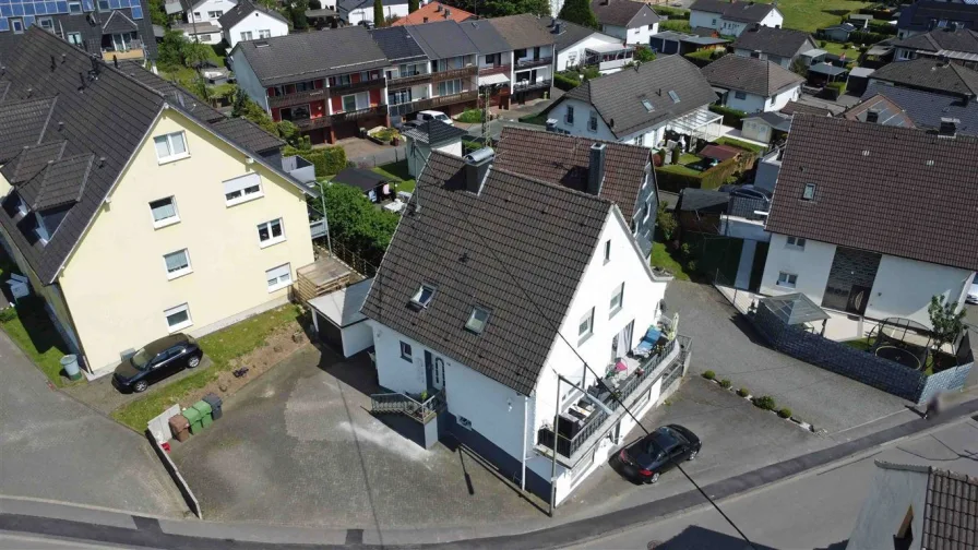 Blick auf das 345 m² große Grundstück 