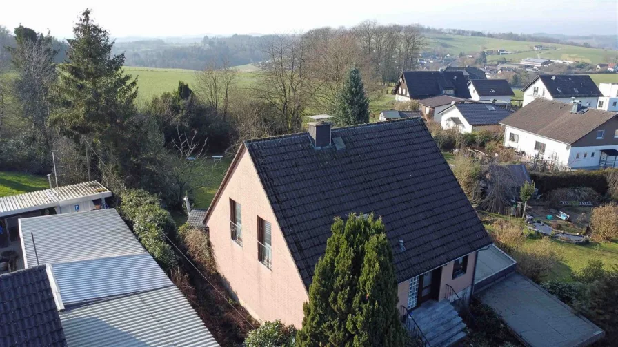 herrliche, ruhige Ortsrand-/ Höhenlage in d. Natur