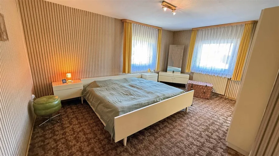 3 Schlafzimmer: 18,3 m² (Foto), 11,5 m² u. 17,9 m²