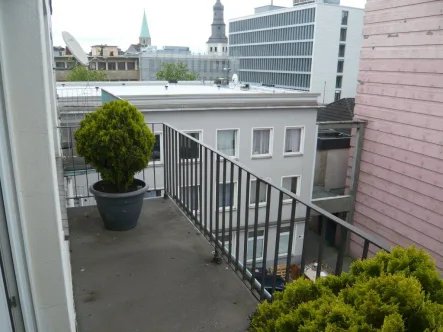 Balkon (1) - Wohnung mieten in Hamm - Hamm Zentrum, 87,00 m² Penthousewohnung  mit 2 Zimmer, 2 Balkone und EBK in der Innenstadt/Fußgängerzone Hamm.