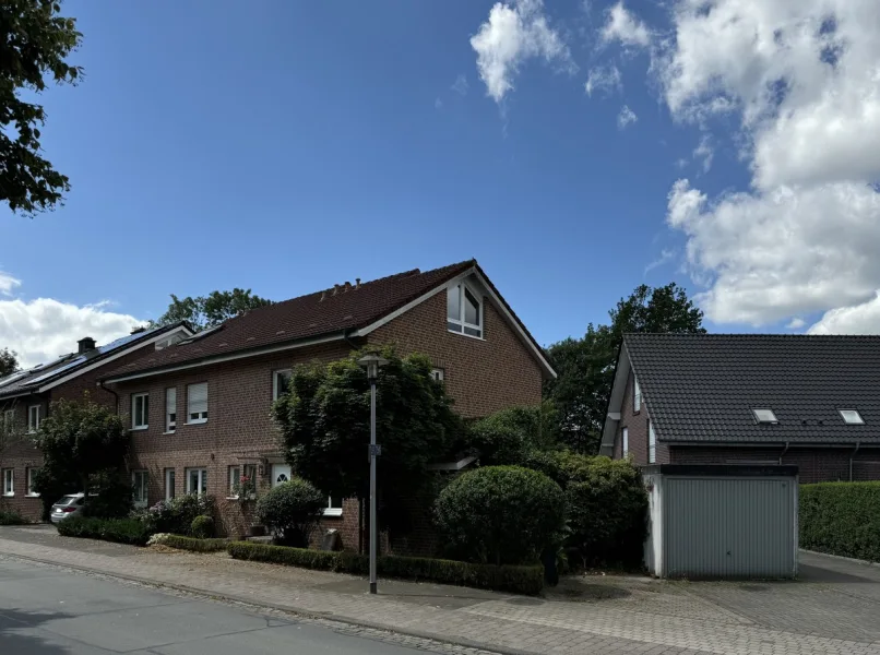 Außenansicht - Haus kaufen in Münster - Genießen Sie schon den Spätsommer auf der Terrasse und im Garten!