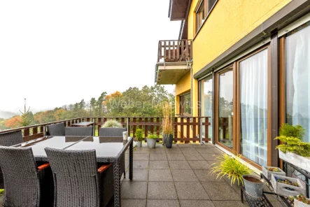 3025 WE EG Dachterrasse bzw. Freisitz b - Haus kaufen in Overath - Mehrfamilienhaus mit neuer Luft-Wärmepumpe, Terrassen, Balkon, Garagen + Doppelcarport