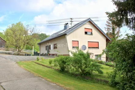 3203 Wohnhaus Herbstansicht b - Land- und Forstwirtschaft kaufen in Much - Bauernhof in Naturlage mit Wohnhaus, Stallungen, Scheune, Remisen, Weideland + 2. Bauparzelle