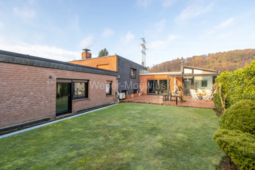 3254 rückseitige Ansicht komplett - Haus kaufen in Lohmar - Einfamilienhaus mit Anbau und ELW