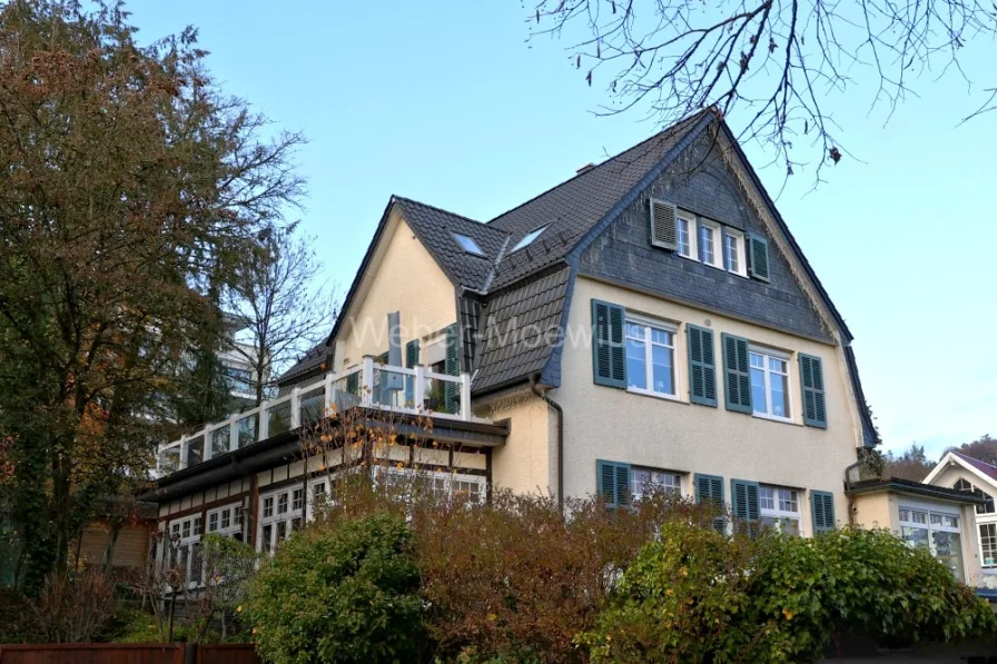 3271 Hausansicht 3 - Haus kaufen in Gummersbach - Kurzfristig verfügbar: Ausnahmeimmobilie in bevorzugter Lage - freistehend mit 3 separaten Einheiten