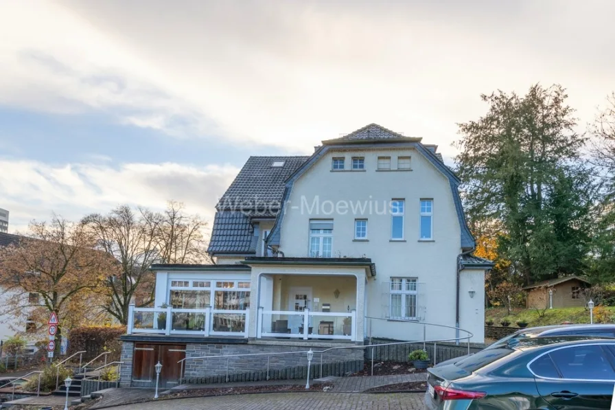 3271 Seitenansicht - Haus kaufen in Gummersbach - Kurzfristig verfügbar: Ausnahmeimmobilie in bevorzugter Lage - freistehend mit 3 separaten Einheiten