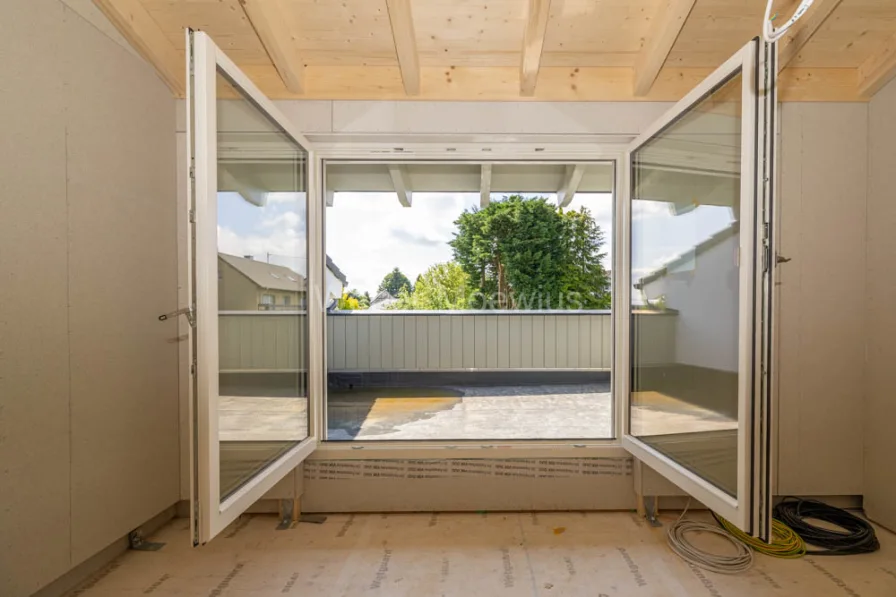 3290 DG Schlafzimmer mit Zugang zum Balkon