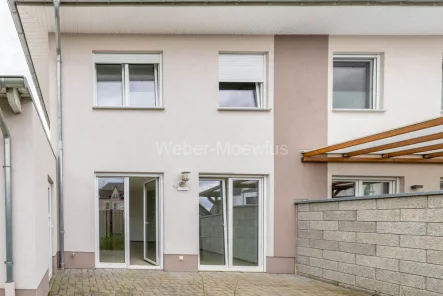 3312 Rückansicht - Haus kaufen in Remagen / Kripp - **ANSPRECHENDE  DHH** inkl. Einbauküche, SO-Terrasse, kleinem Garten, Garage + Stellplätzen