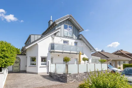 3316 Vorderansicht a - Haus kaufen in Grafschaft - Freistehendes 2-Parteienhaus mit Photovoltaik, Solarthermie in attraktiver Lage