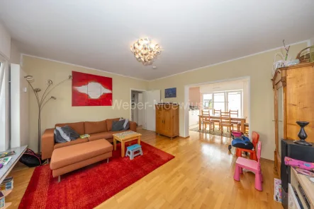 3331 Wohnzimmer b - Wohnung kaufen in Bonn / Alt-Godesberg - Attraktive 4-Zimmer-Wohnung mit moderner Einbauküche, Parkettboden, SO-Terrasse + PKW-Stellplatz